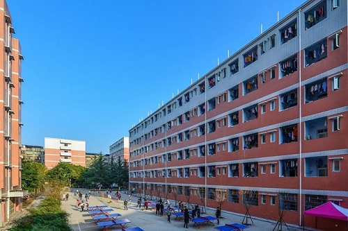 安順市光輝職業(yè)技術(shù)學校好不好