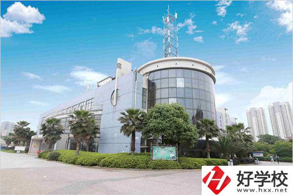 湘潭工貿(mào)中專有五年制大專班嗎？