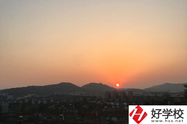在邵陽(yáng)讀中職學(xué)校學(xué)什么專(zhuān)業(yè)好？