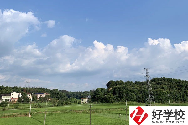 婁底市工貿(mào)職業(yè)中專學校有哪些專業(yè)？就業(yè)前景怎么樣？