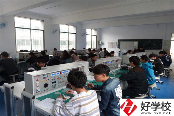 中鋼集團衡陽重機技工學校是公辦還是民辦？學費是多少？