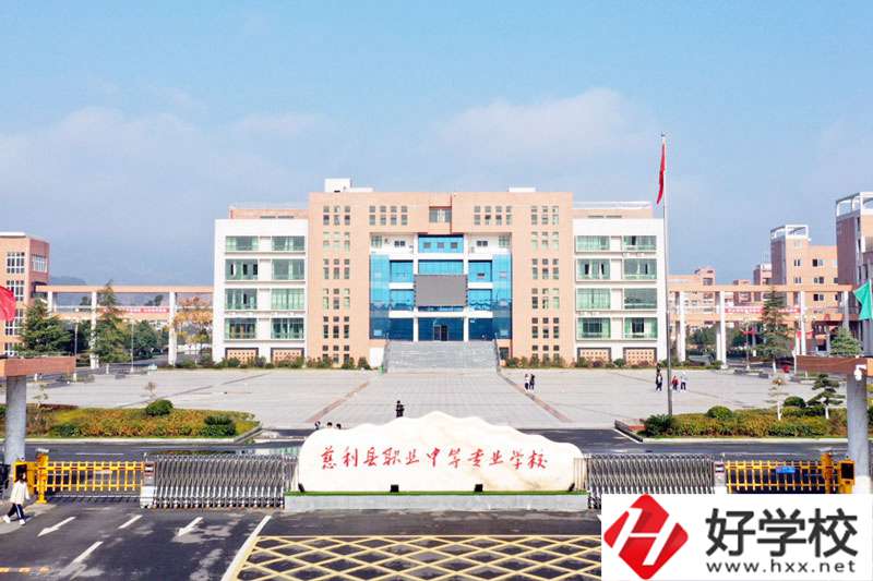 在慈利縣職業(yè)中等專業(yè)學(xué)校學(xué)導(dǎo)游專業(yè)怎么樣？