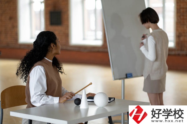 湖南省商業(yè)職業(yè)中等專業(yè)學(xué)校怎么樣？宿舍怎么樣？