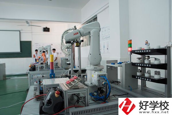寧遠縣職業(yè)中專學(xué)校開設(shè)了哪些專業(yè)，有哪些辦學(xué)特色？