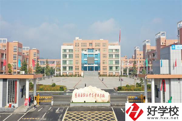 想在慈利學(xué)計(jì)算機(jī)類專業(yè)可以選擇哪所中專？