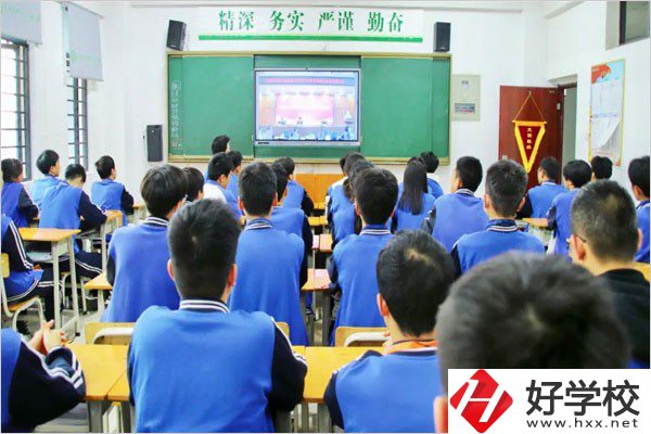 長(zhǎng)沙華中涉外職業(yè)高中的商務(wù)日語(yǔ)專業(yè)怎么樣？學(xué)費(fèi)貴嗎？