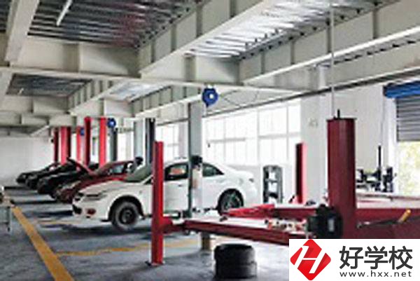 湖南華中工業(yè)技工學(xué)校的辦學(xué)特色有哪些方面？