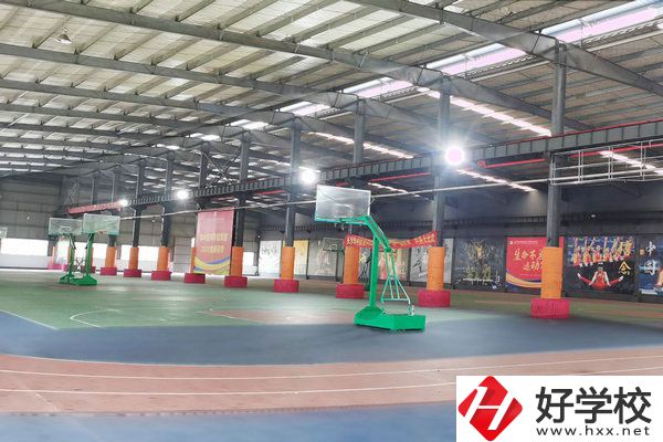 長(zhǎng)沙華中醫(yī)衛(wèi)科技中等職業(yè)學(xué)?；@球場(chǎng)