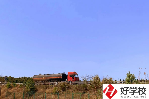 隆回湖湘職業(yè)中專學(xué)校值得學(xué)生報(bào)考么？