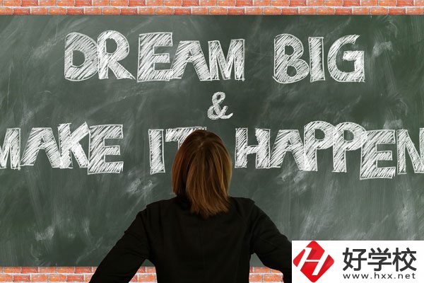 長沙鐵航職業(yè)中等技術(shù)學(xué)校有哪些專業(yè)？學(xué)費(fèi)貴不貴？