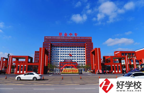 華容縣職業(yè)中專值得報考么？學(xué)校環(huán)境怎么樣？