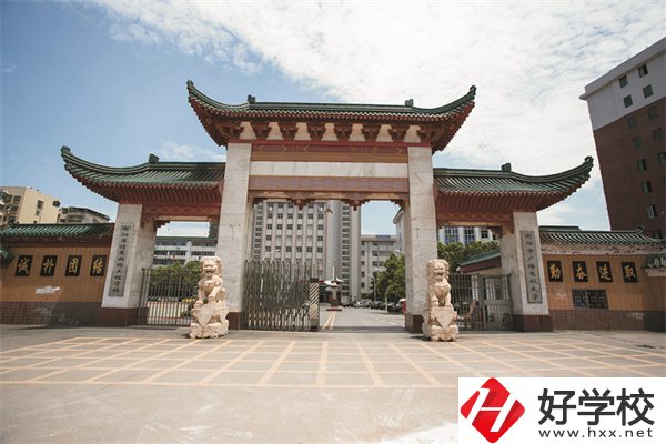 衡陽市信息網(wǎng)絡工程學校是公辦還是民辦？學費是多少？
