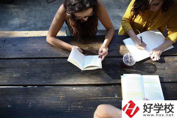在懷化有什么職?？梢詫W(xué)習(xí)幼師？好不好？