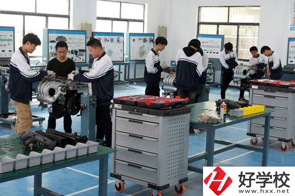 臨湘市職業(yè)中專學(xué)校學(xué)費需要多少？有沒有資助政策？