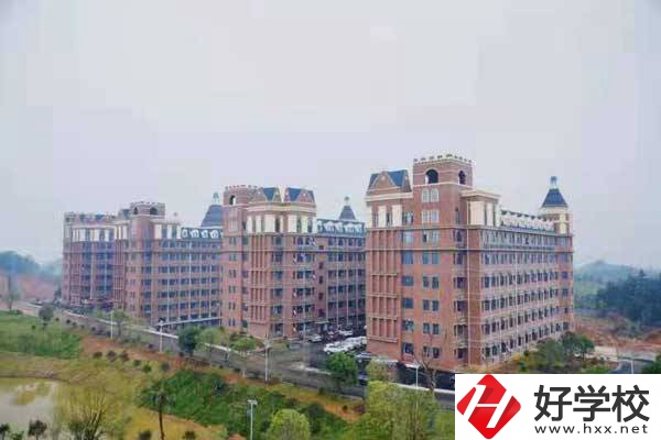 長沙市拔萃中等職業(yè)學(xué)校地址在哪？有哪些來校路線？
