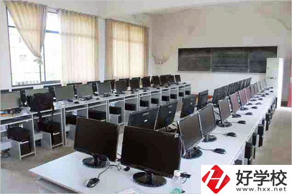 永州市第二技工學(xué)校是公辦還是民辦？辦學(xué)條件怎么樣？