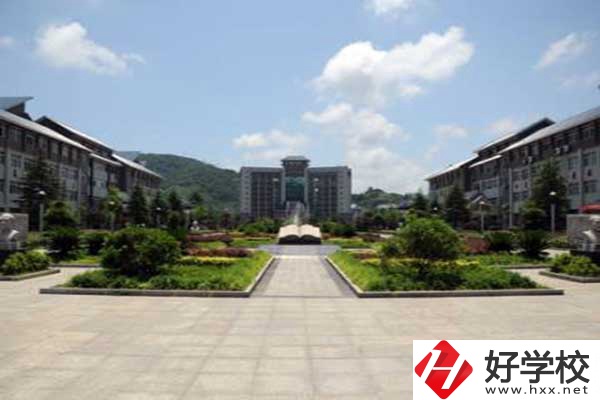 湘西州經(jīng)濟(jì)貿(mào)易學(xué)校開(kāi)設(shè)了哪些專(zhuān)業(yè)？學(xué)費(fèi)是多少？