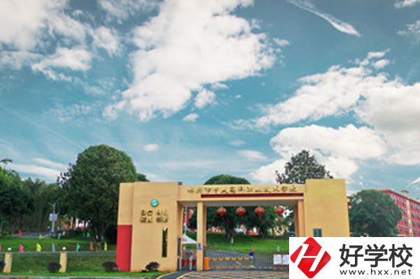 郴州市中大高科職業(yè)技術(shù)學(xué)校有哪些特色和優(yōu)勢(shì)？