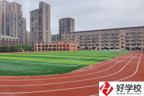 長(zhǎng)沙市經(jīng)開(kāi)中等職業(yè)技術(shù)學(xué)校收費(fèi)標(biāo)準(zhǔn)怎么樣？