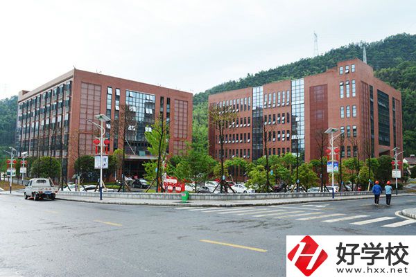 安化縣職業(yè)中專(zhuān)學(xué)校怎么樣，有哪些特色專(zhuān)業(yè)？