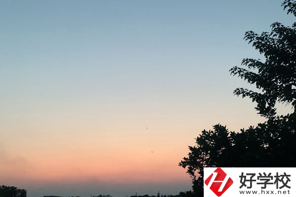 湖南有可以學(xué)口腔醫(yī)學(xué)的中專學(xué)校嗎？要求有哪些？