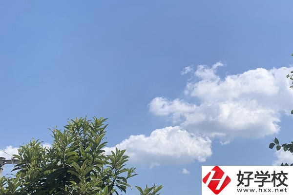 永州湘南職業(yè)技術(shù)學(xué)校環(huán)境以及食堂環(huán)境怎么樣？