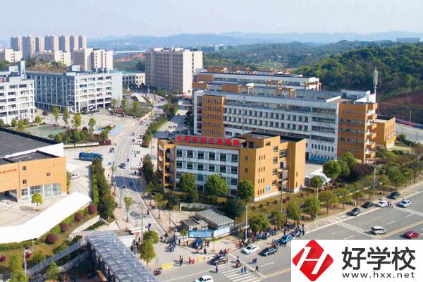 長沙汽車工業(yè)學(xué)校收費水平怎樣，如何收取費用？