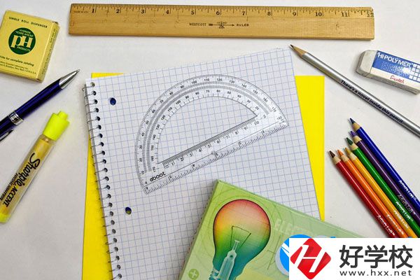 湘潭交通職業(yè)學(xué)校學(xué)費(fèi)貴不貴，宿舍怎么樣？