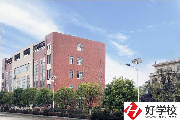 永州方政職校和寧遠(yuǎn)縣職業(yè)中專學(xué)校哪個比較好？