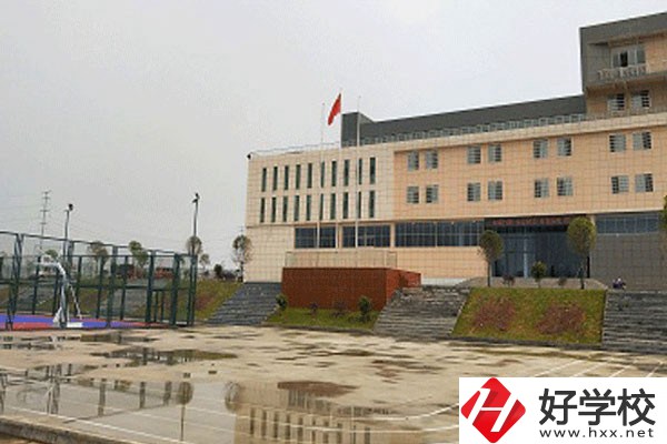 婁底市環(huán)宇中等職業(yè)技術(shù)學(xué)校的學(xué)費(fèi)是多少？有沒有補(bǔ)貼？