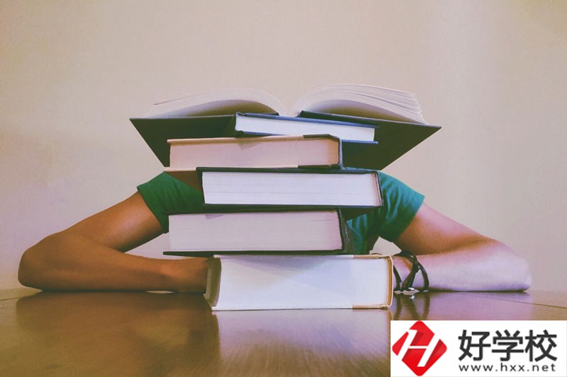 如何選擇一個(gè)適合自己的懷化中專學(xué)校？
