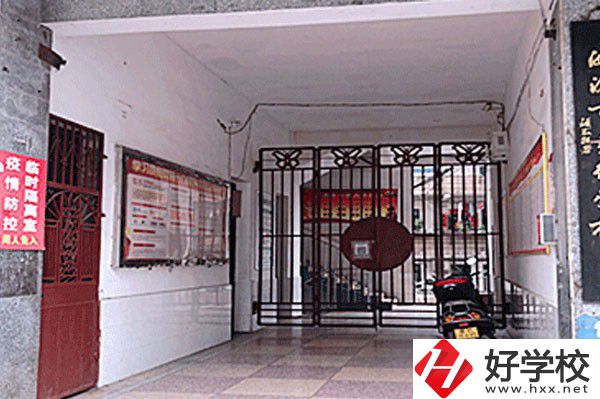 漣源市藝術(shù)學(xué)校是公辦還是民辦？學(xué)費貴不貴？