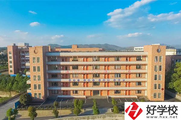 邵陽市學習服裝設計專業(yè)，推薦這所中專學校