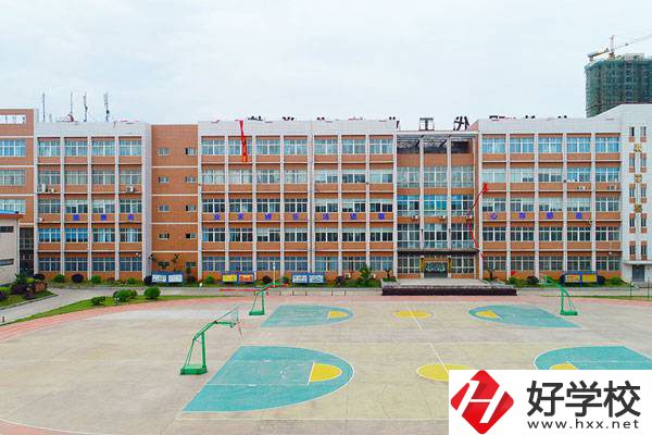 湖南有哪些技工學(xué)校適合女孩子學(xué)習(xí)？