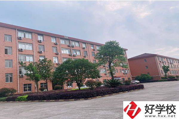 湖南華航鐵路科技技工學(xué)校有什么優(yōu)勢？值得報考嗎？