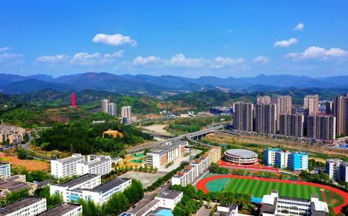四川信息職業(yè)技術(shù)學院在哪個城市？