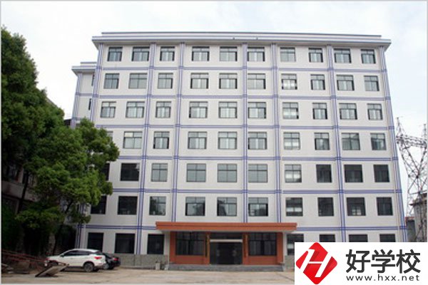 臨湘市職業(yè)中專(zhuān)學(xué)校有些什么專(zhuān)業(yè)？