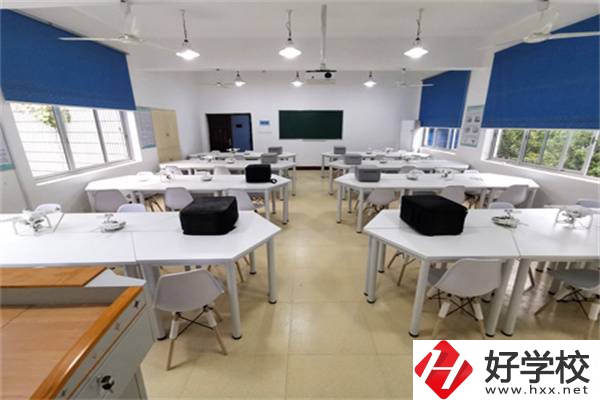 去湘潭鐵路工程學(xué)校怎么乘車？要帶什么資料？