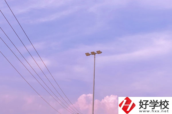 婁底市工貿(mào)職業(yè)中專學校怎么樣？