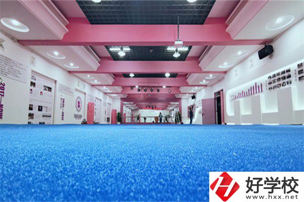 常德中山外語職業(yè)學(xué)校有哪些辦學(xué)特色？學(xué)費(fèi)貴嗎？
