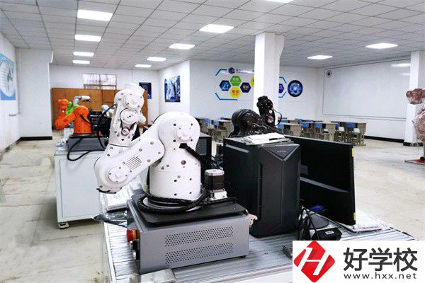 長沙民辦重點(diǎn)中專有哪些？收費(fèi)如何？