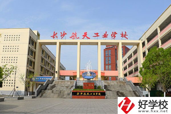 開設航空服務專業(yè)的湖南中職，哪些學校比較好?