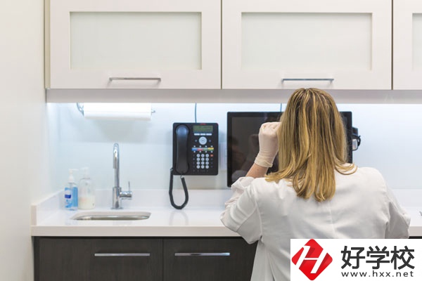 女生在衡陽讀衛(wèi)校怎么樣？有前途嗎？