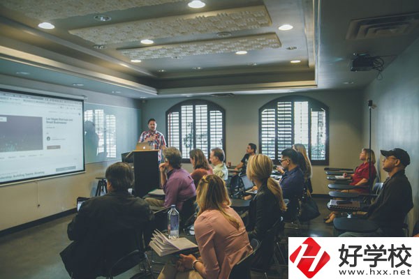 郴州有哪些公立的中專學(xué)校？專業(yè)有哪些？