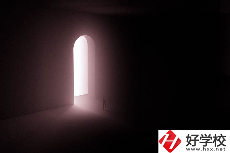 長沙汽車工業(yè)學(xué)校是中專還是技校？