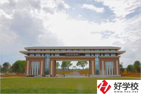 怎么去郴州思科中等職業(yè)學(xué)校？交通方便嗎？