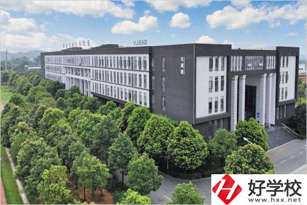 湘潭吉利職校是公辦的還是民辦的？