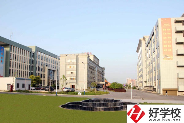 婁底技師學院有哪些特色專業(yè)？設(shè)施如何？