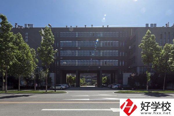 株洲市工業(yè)中等專業(yè)學(xué)校怎么樣？