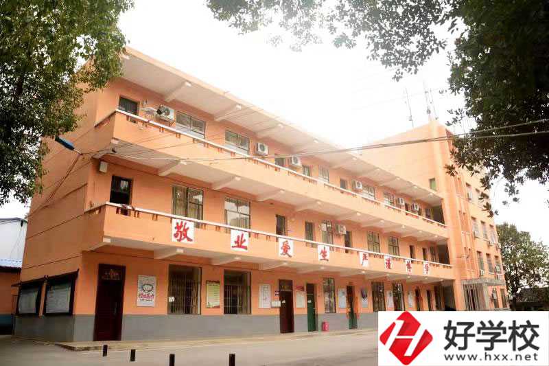 邵陽(yáng)騰爵職業(yè)中專學(xué)校怎么樣？是軍事化管理嗎？